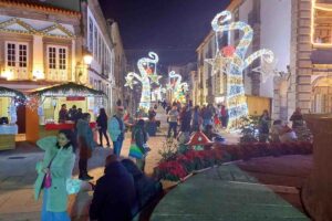 Ruas de Viana do Castelo com decorações de Natall