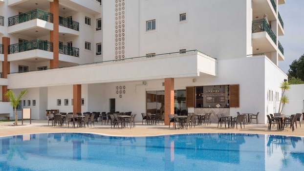 Pool AP Victoria view